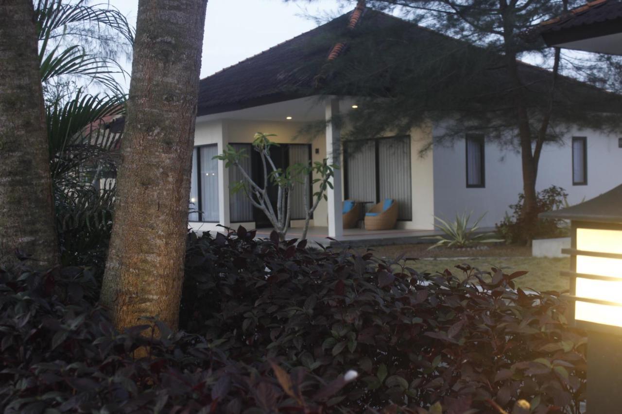 Belitung Holiday Resort Sijuk Экстерьер фото